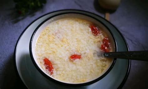 醪糟的功效与作用禁忌(营养价值/调节肠道菌群/禁忌)